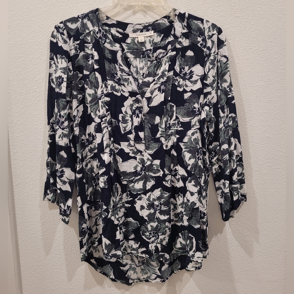 NWOT Fun2Fun Shirt